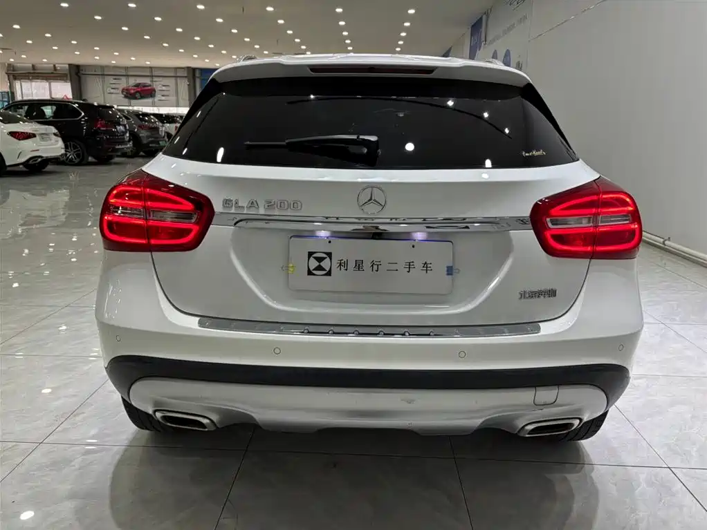 MERCEDES-BENZ GLA