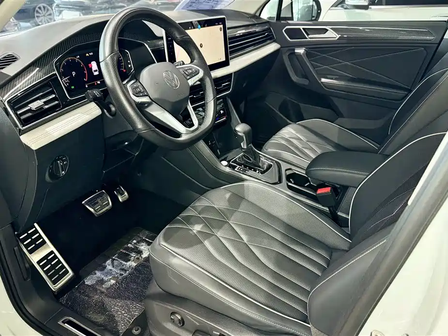 Volkswagen Tiguan L 2024 330TSI Automatic 2WD R-Line Premium Enjoyment Edition фото 24
