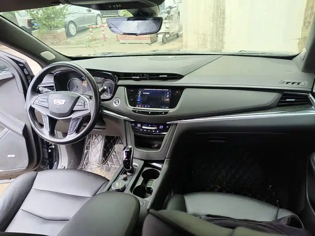 Фото 11 - Cadillac XT5