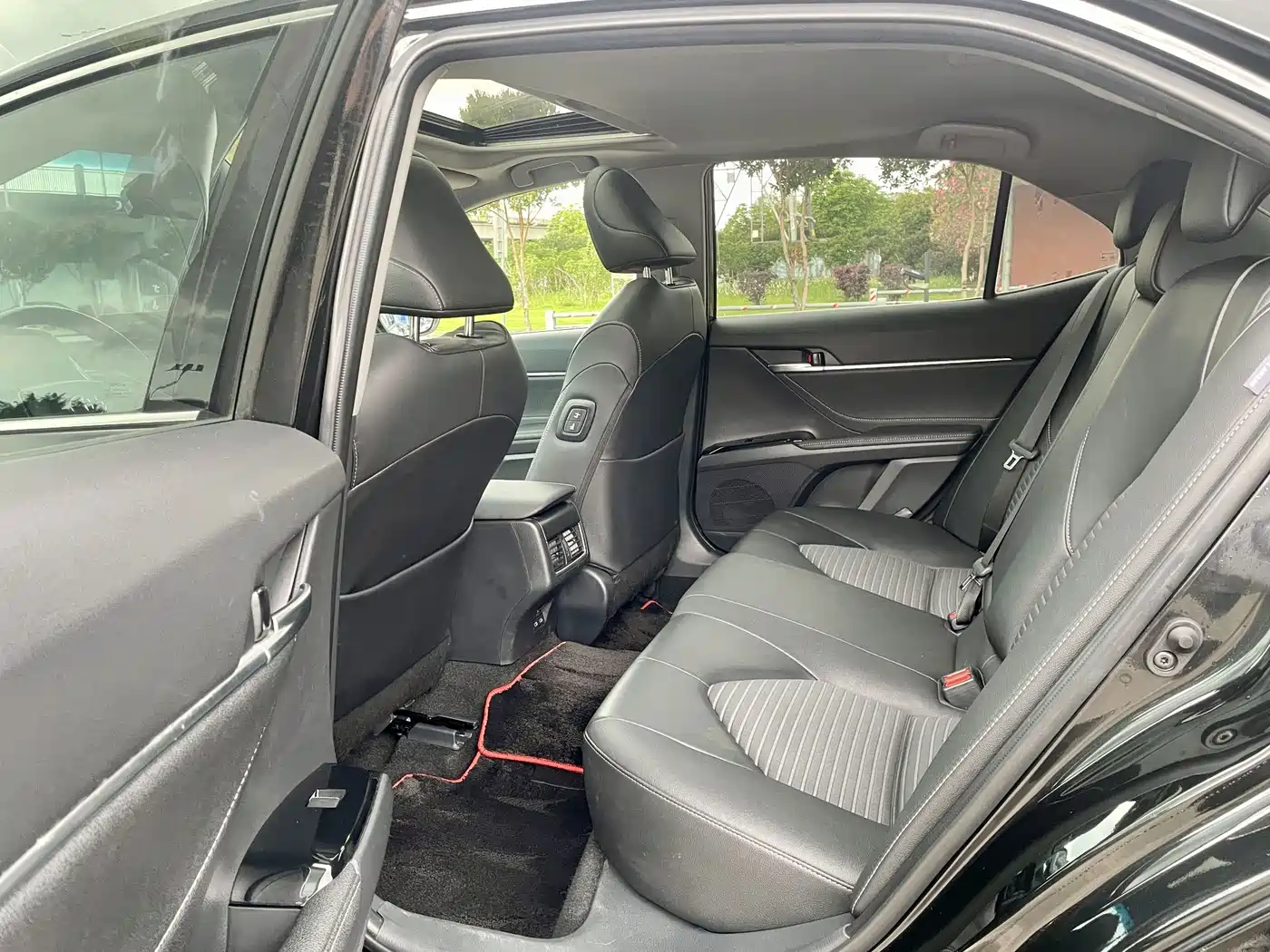 Photo 11 - Toyota Camry