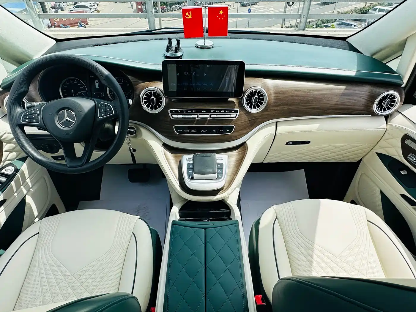 Mercedes-Benz Vito 2023 2.0T Elite 7-Seater фото 29