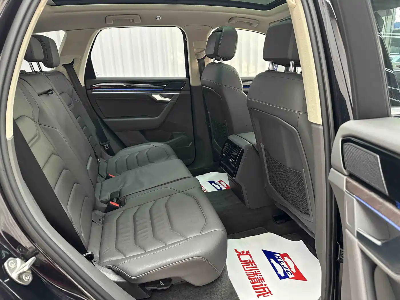 Volkswagen Touareg 2022 2.0TSI Rui Shang Edition фото 20