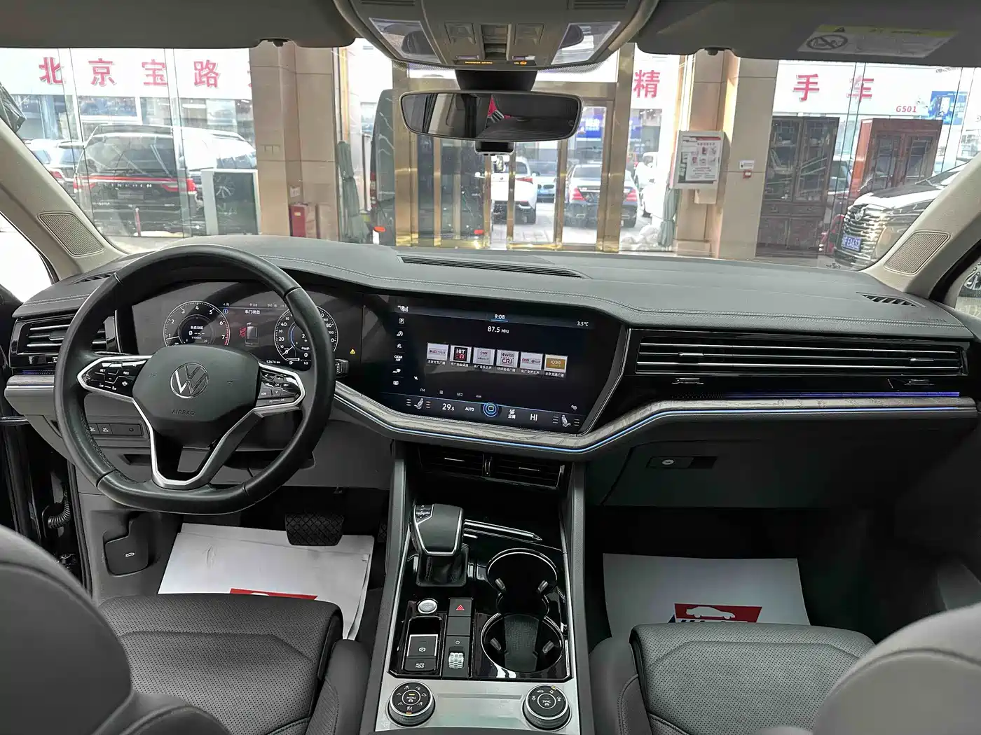 Volkswagen Touareg 2022 2.0TSI Rui Shang Edition фото 12