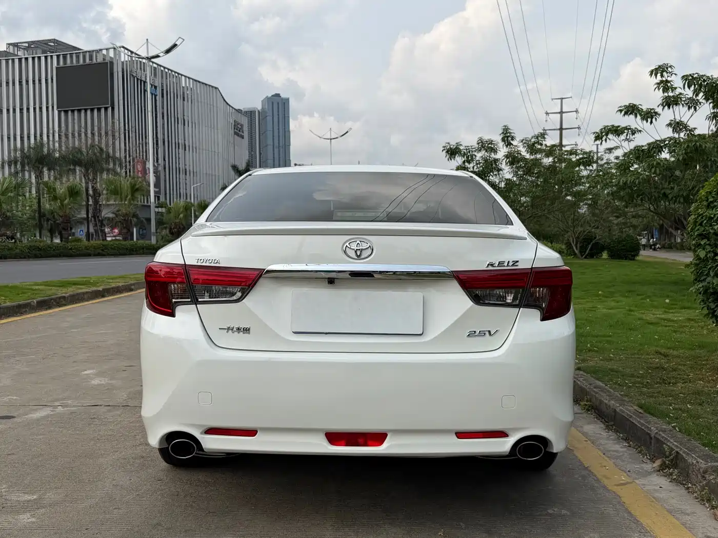 Toyota Reiz 2013 2.5V Elite Edition фото 5