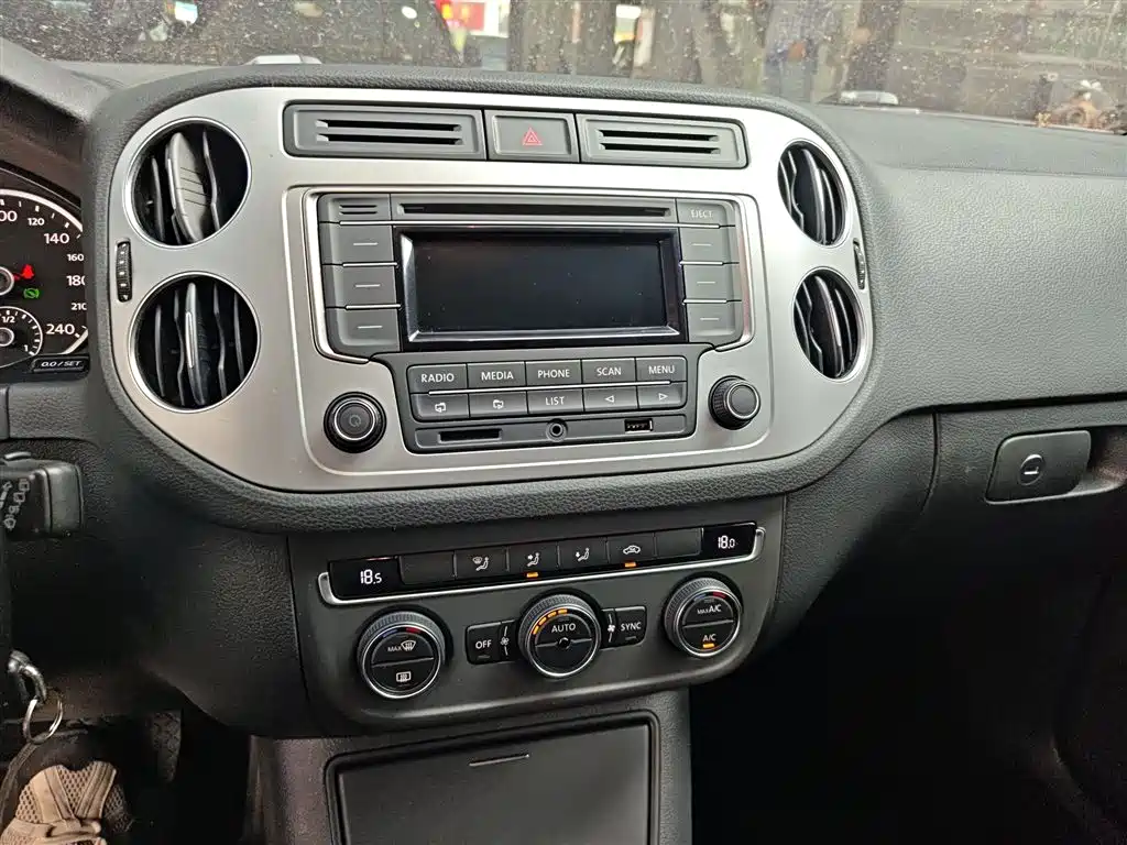 Volkswagen Tiguan 2015 1.8TSI Automatic 2WD Comfortline фото 13