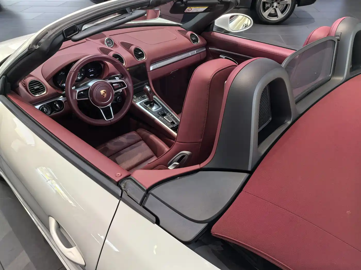 PORSCHE 718