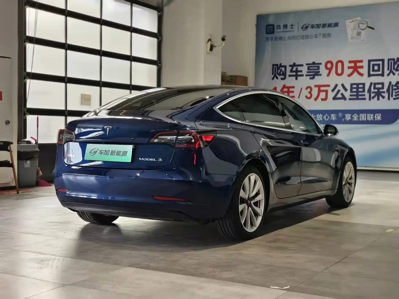 TESLA MODEL 3