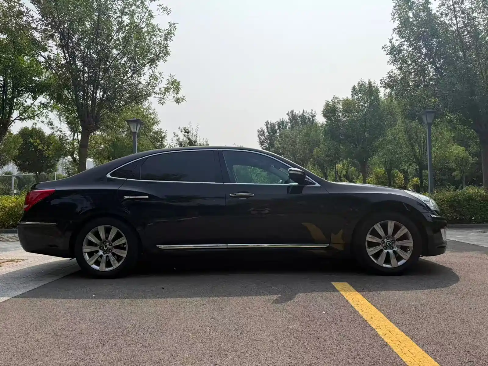 Photo 5 - Hyundai Equus