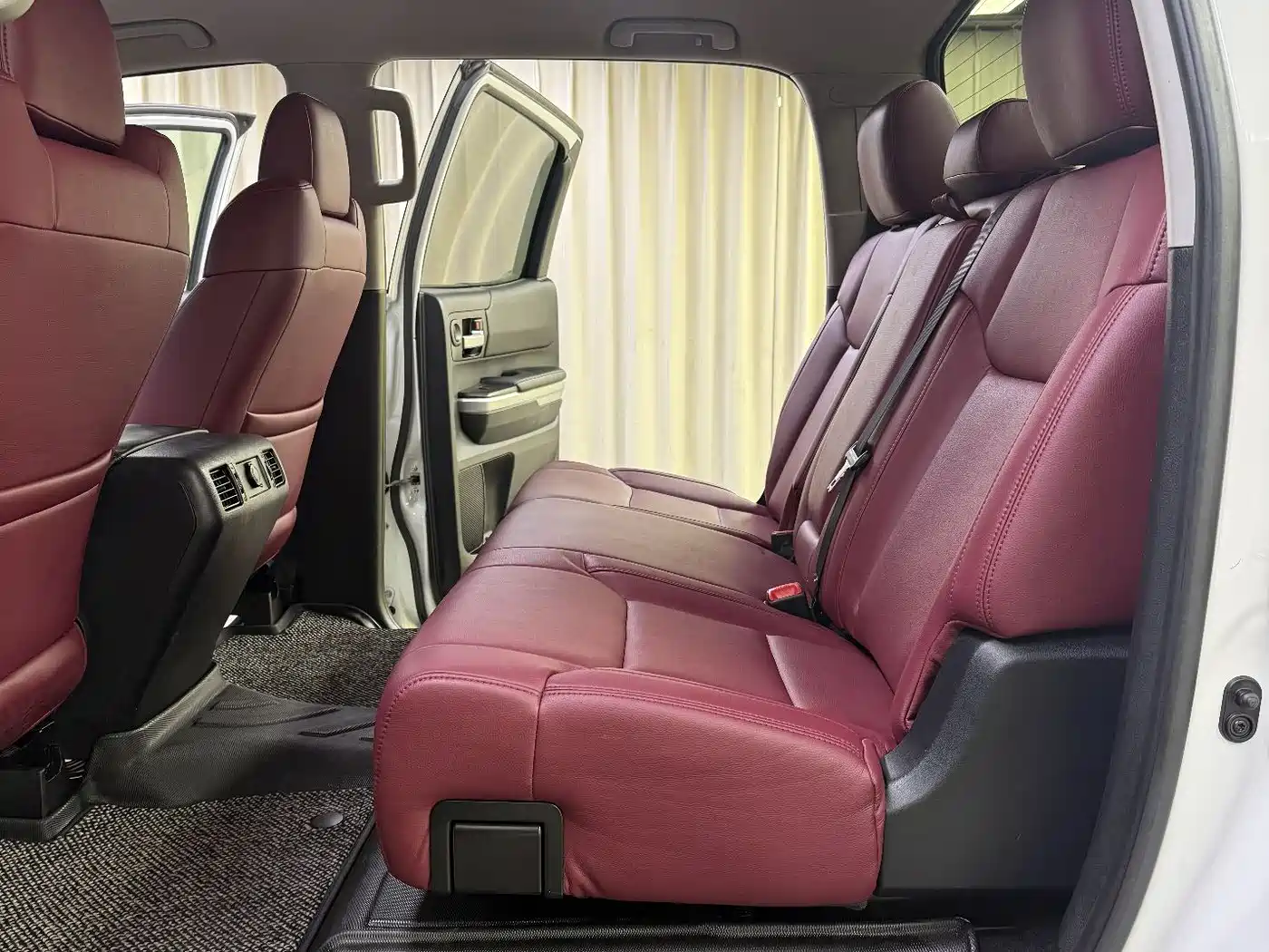 Toyota Tundra 2014 5.7L TRD Pro фото 15