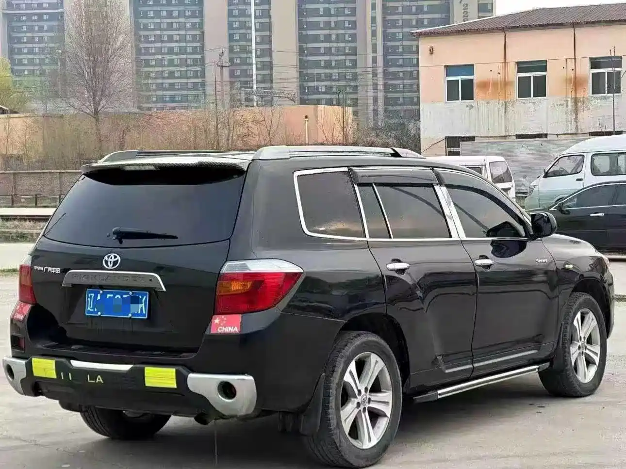 Toyota Highlander 2011 2.7L 2WD 7-seat Luxury фото 7