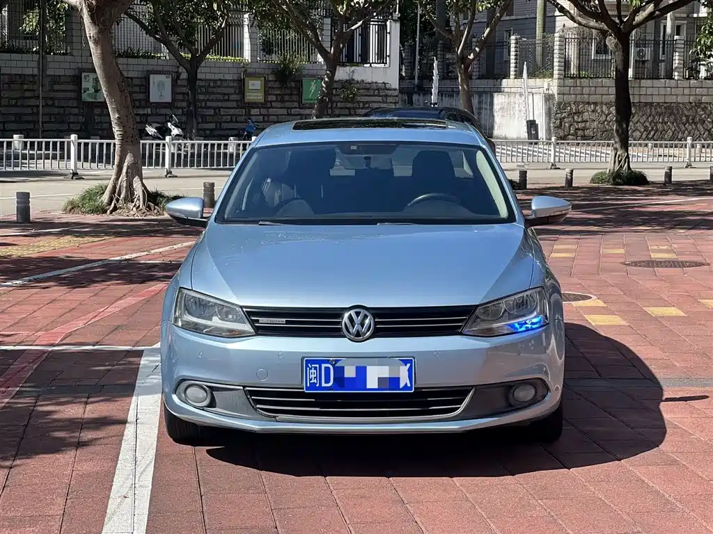 Volkswagen Sagitar 2013 1.4TSI BlueMotion фото 2