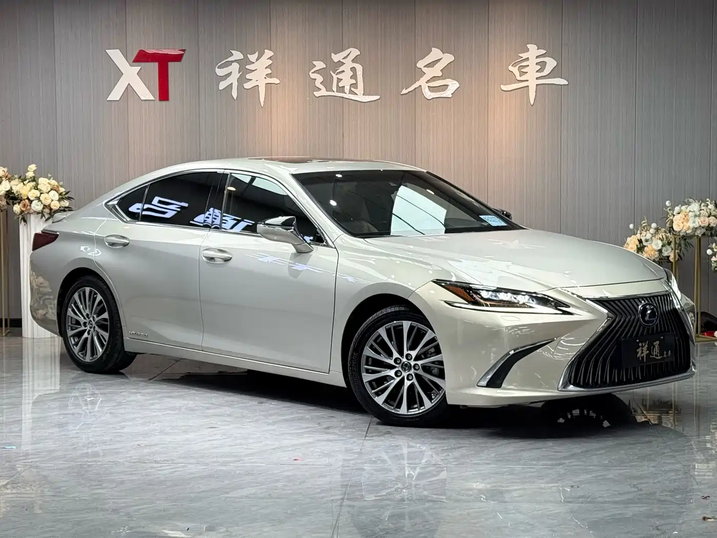 Lexus ES 2020 Model 300h Premium Edition фото 3
