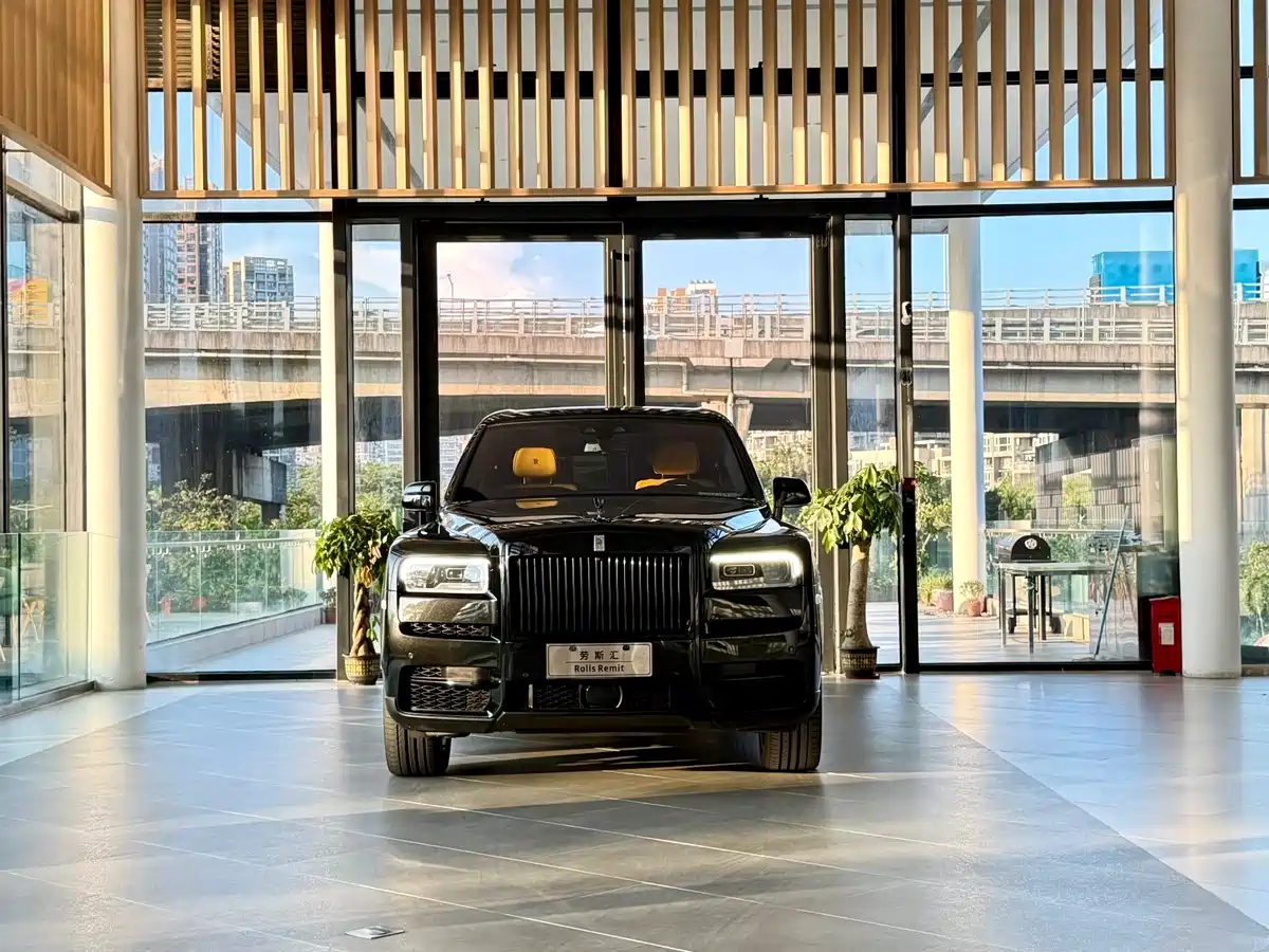 Фото 2 - Rolls-Royce Cullinan