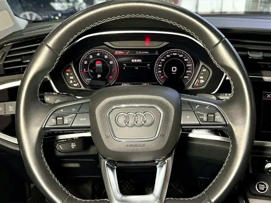 Audi Q3 2023 35 TFSI Fashion Dynamic Model (1.5T) фото 15