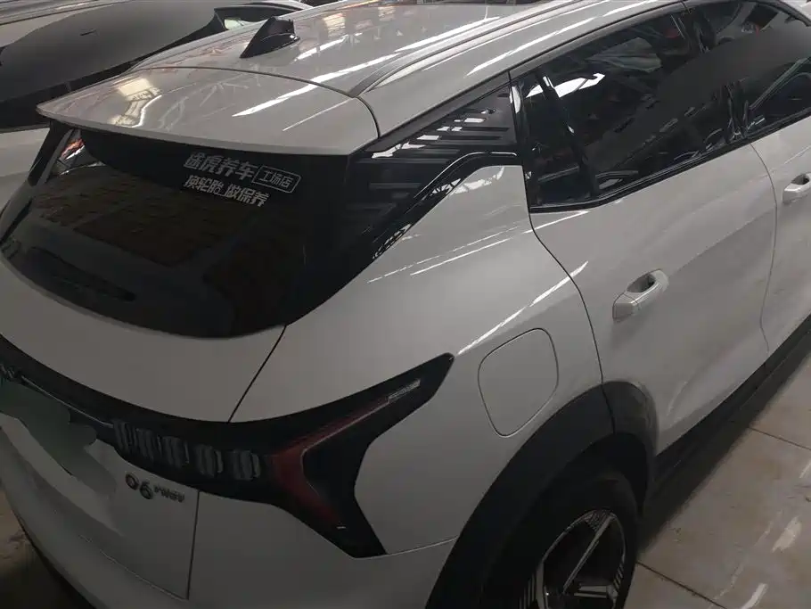 Lynk & Co 06 EM-P 2022 PHEV 84KM Range Pro фото 3