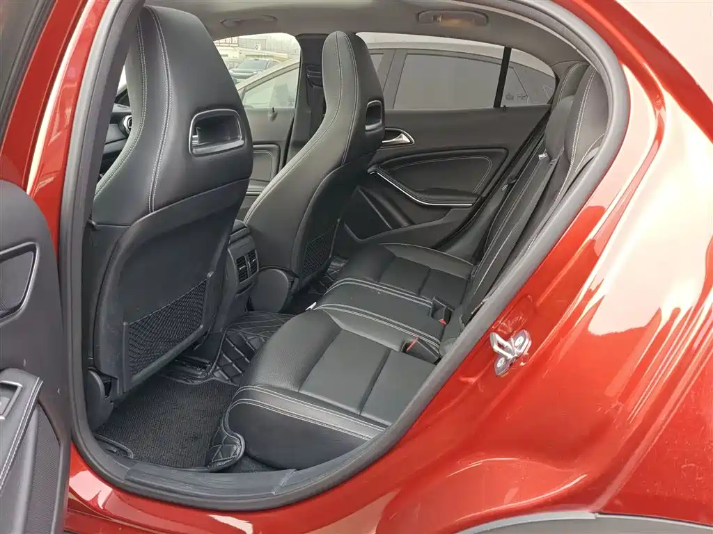 Mercedes-Benz GLA 2018 GLA 200 Dynamic фото 13