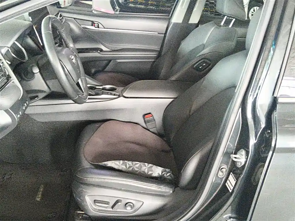 Toyota Camry 2021 2.0G Luxury Edition фото 15