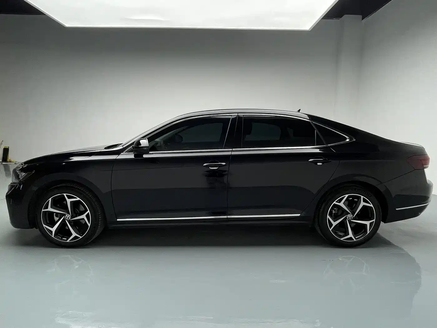 Volkswagen Passat 2024 Model 380TSI Starlight Elite фото 4