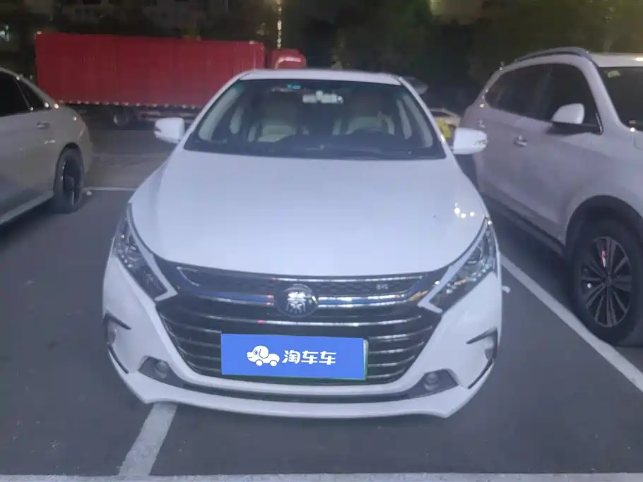 BYD Qin New Energy 2017 1.5T Premium Model фото 2