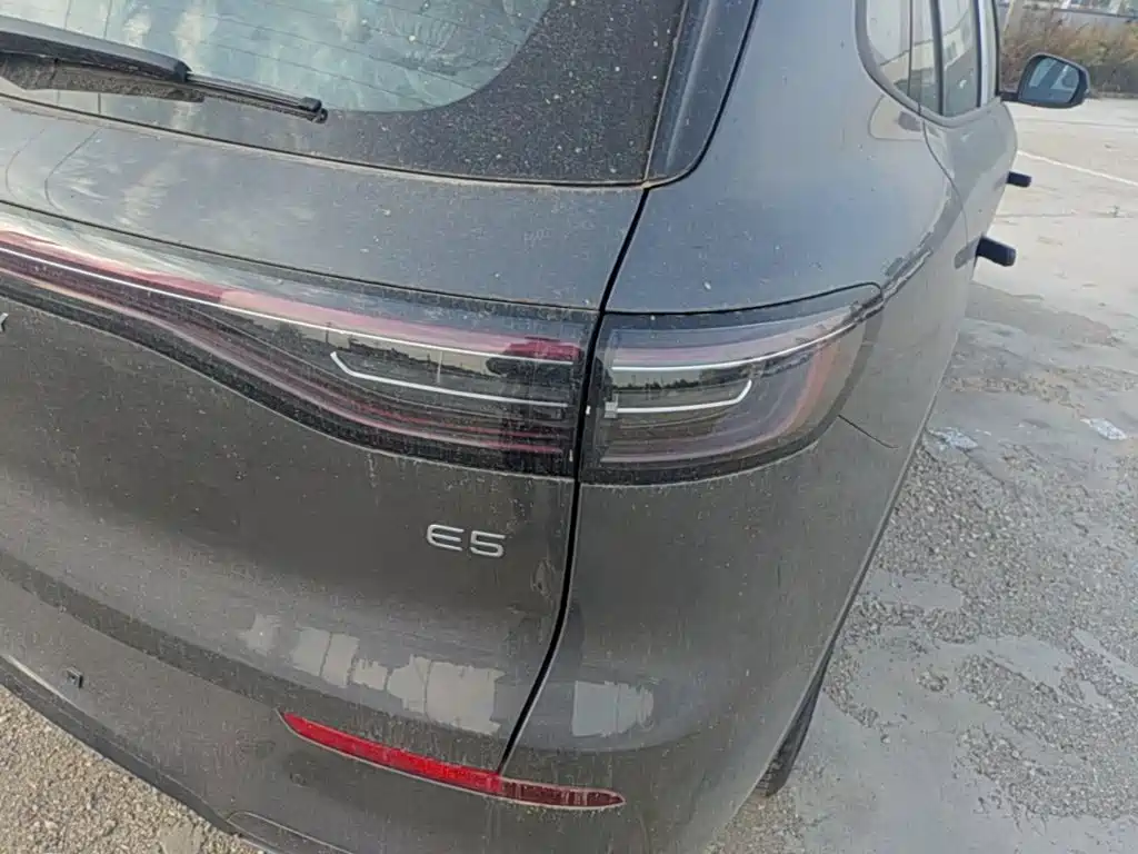 Фото 8 - Geely Galaxy Galaxy E5