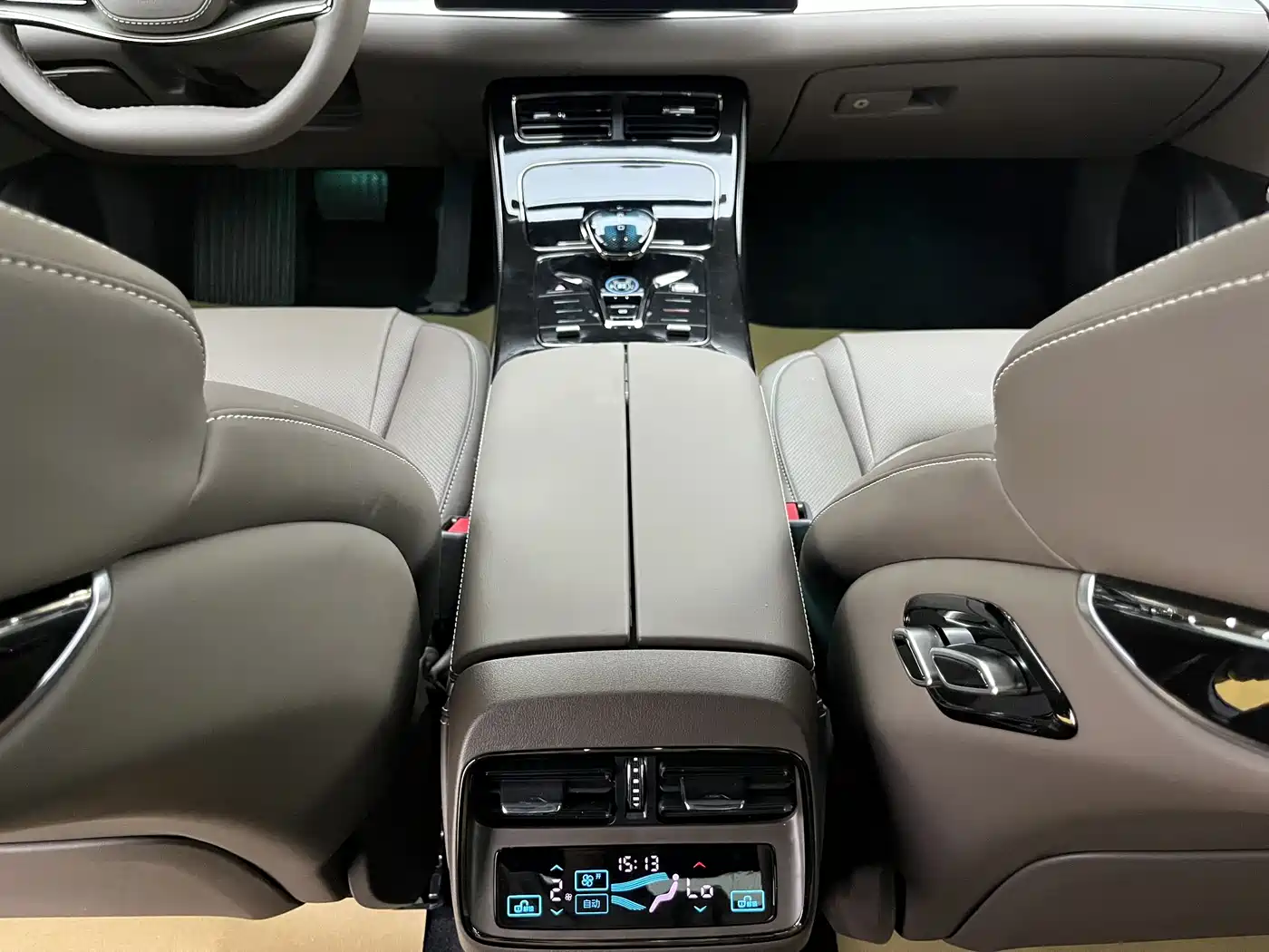 BYD Han 2025 DM-i Smart Driving Edition 125KM Honor фото 8