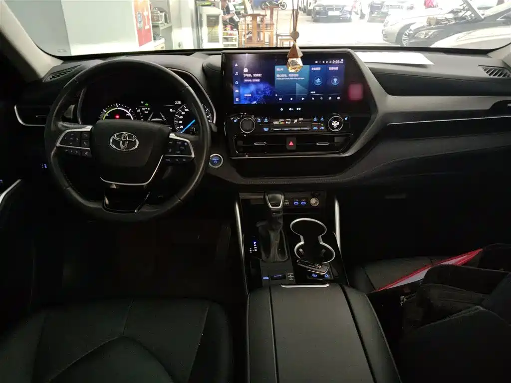 TOYOTA HIGHLANDER