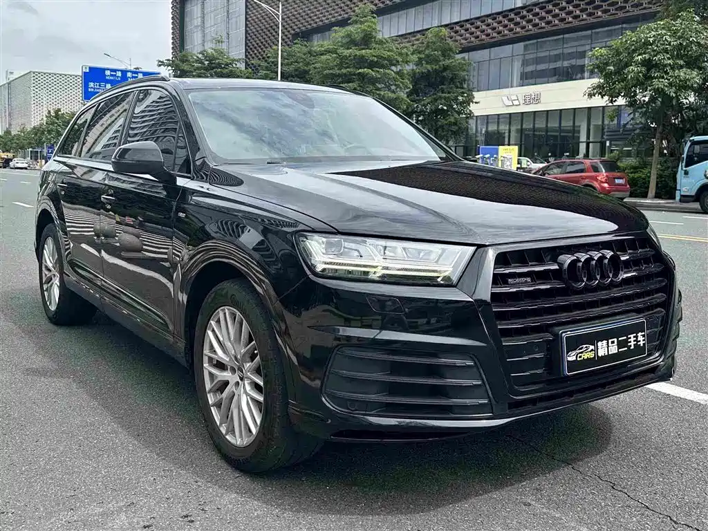 Фото 3 - Audi Q7