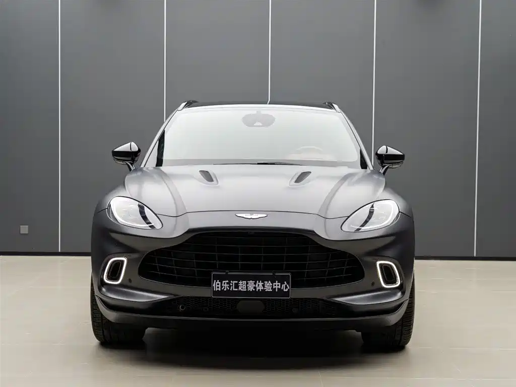 ASTON MARTIN DBX