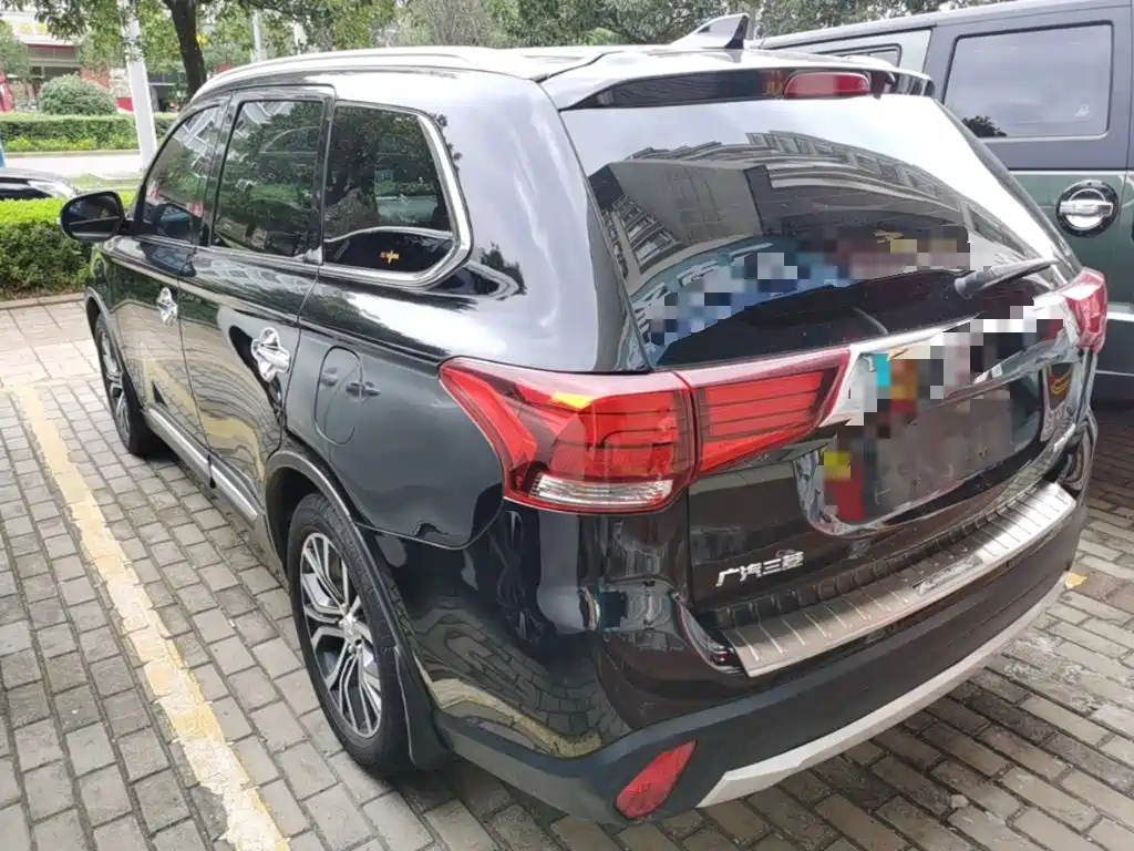 Mitsubishi Outlander 2017 2018 2.4L 4WD Luxury Edition 7-seater