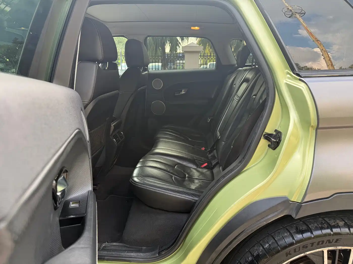 Land Rover Range Rover Evoque (Import) 2013 2.0T 5-door Premium Edition фото 5