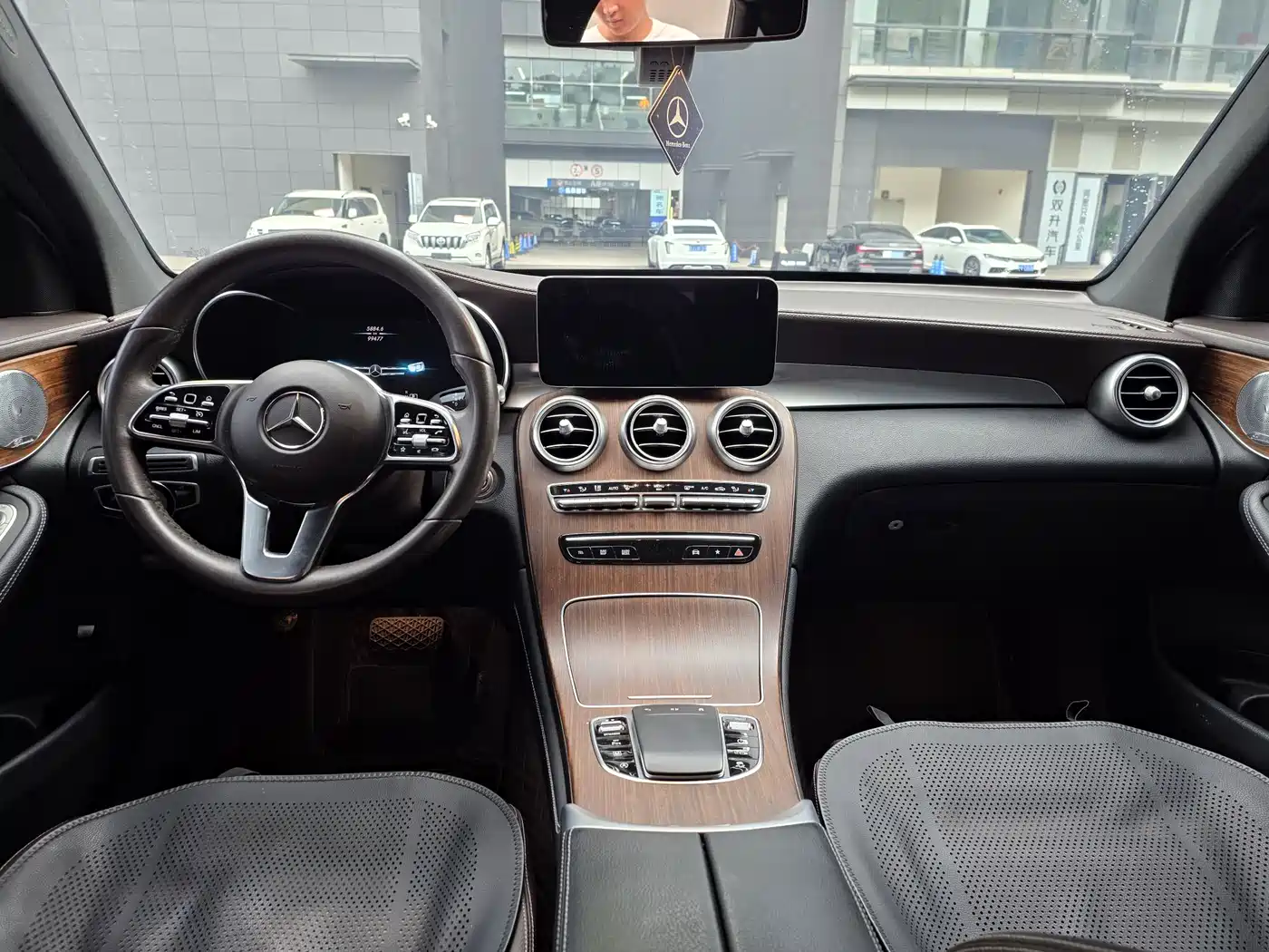 Mercedes-Benz GLC 2020 GLC 300 L 4MATIC Luxury фото 5