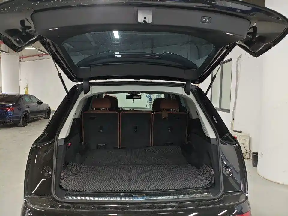 Photo 7 - Audi Q7