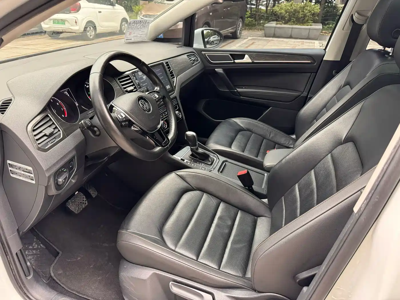 Volkswagen Golf Sportsvan 2016 280TSI Automatic Luxury фото 6