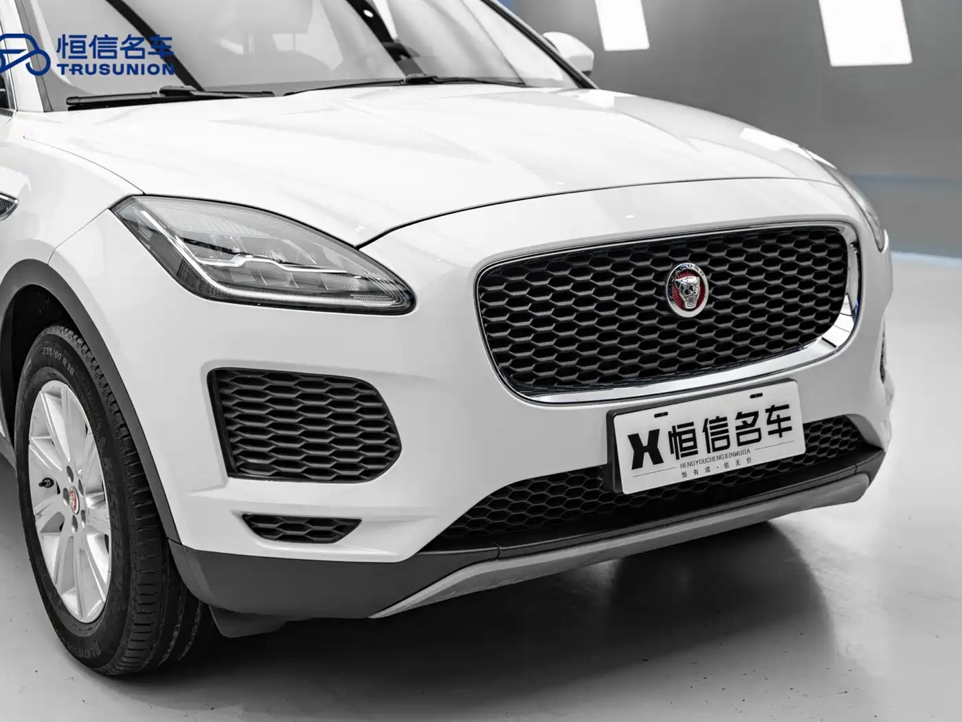 Фото 9 - Jaguar E-PACE