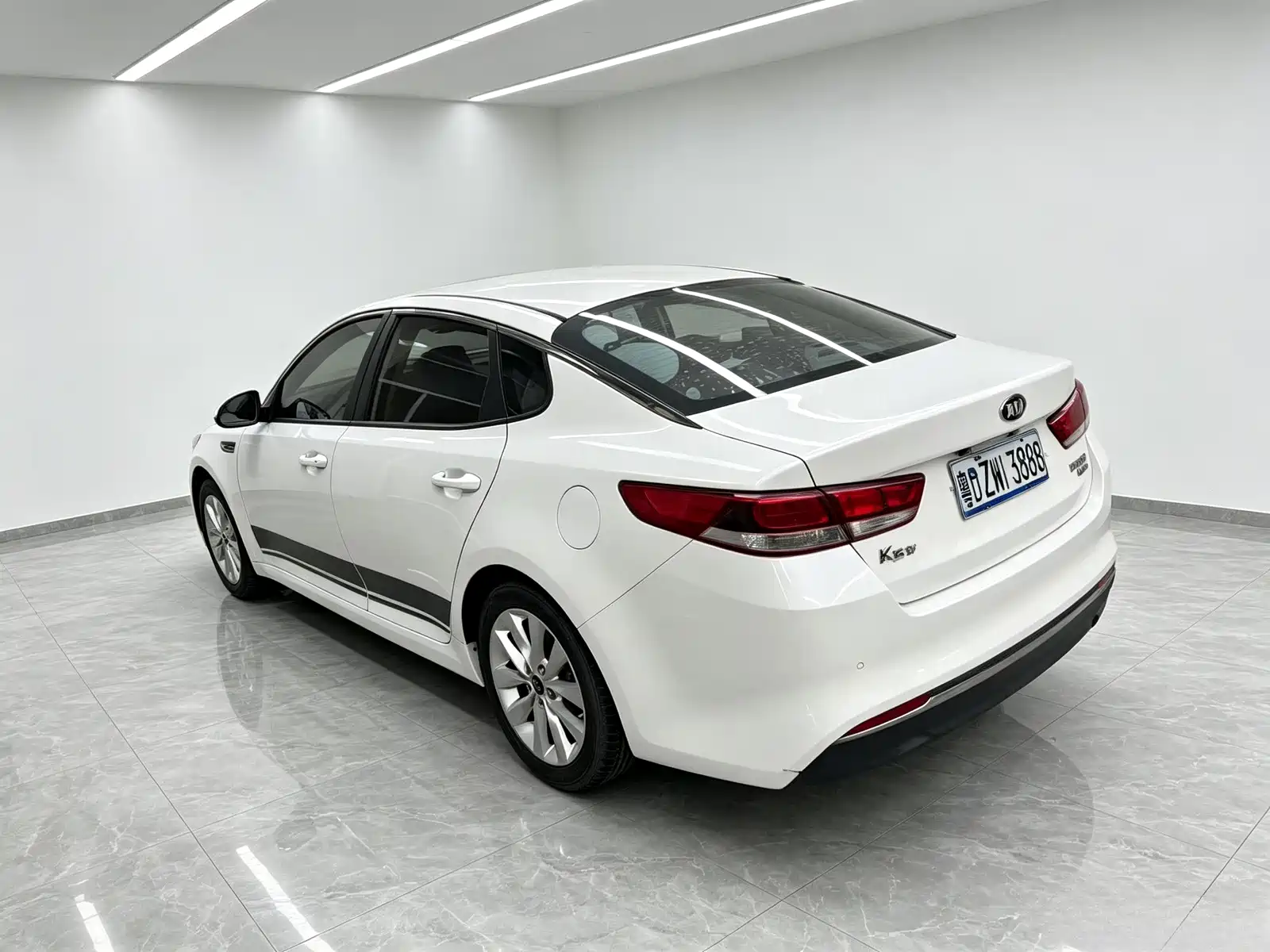 Фото 9 - Kia K5