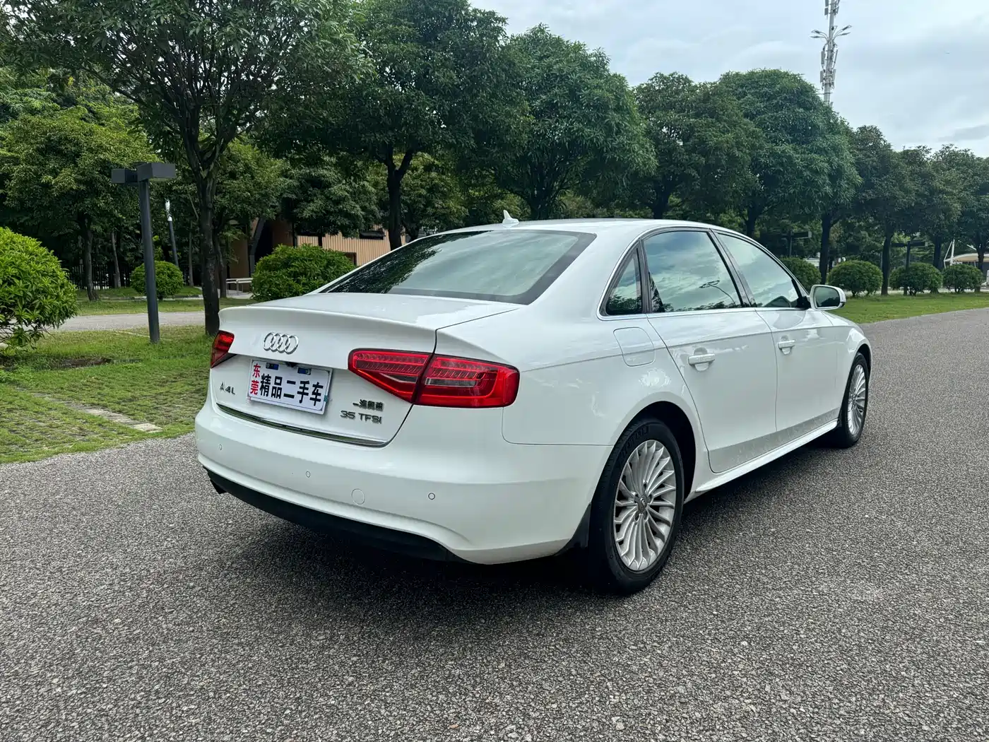 Photo 8 - Audi A4L