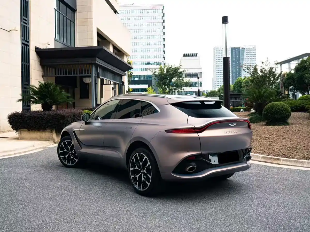 Фото 3 - Aston Martin DBX