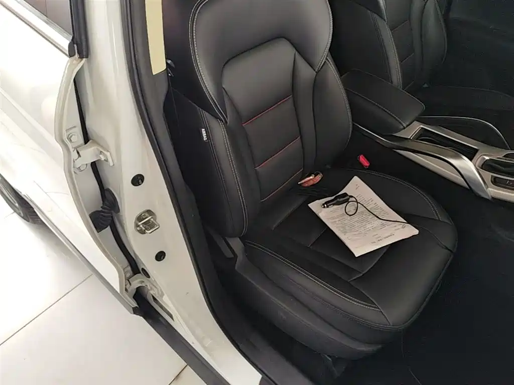 Фото 25 - Geely Atlas