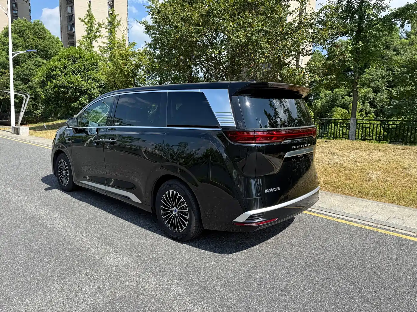 Denza D9 2026 2025 DM-i Smart Driving Edition 1020 AWD Flagship