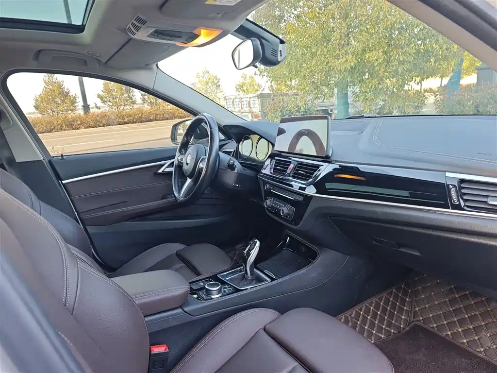 BMW 1 Series 2022 120i M Sport Shadow Edition фото 12
