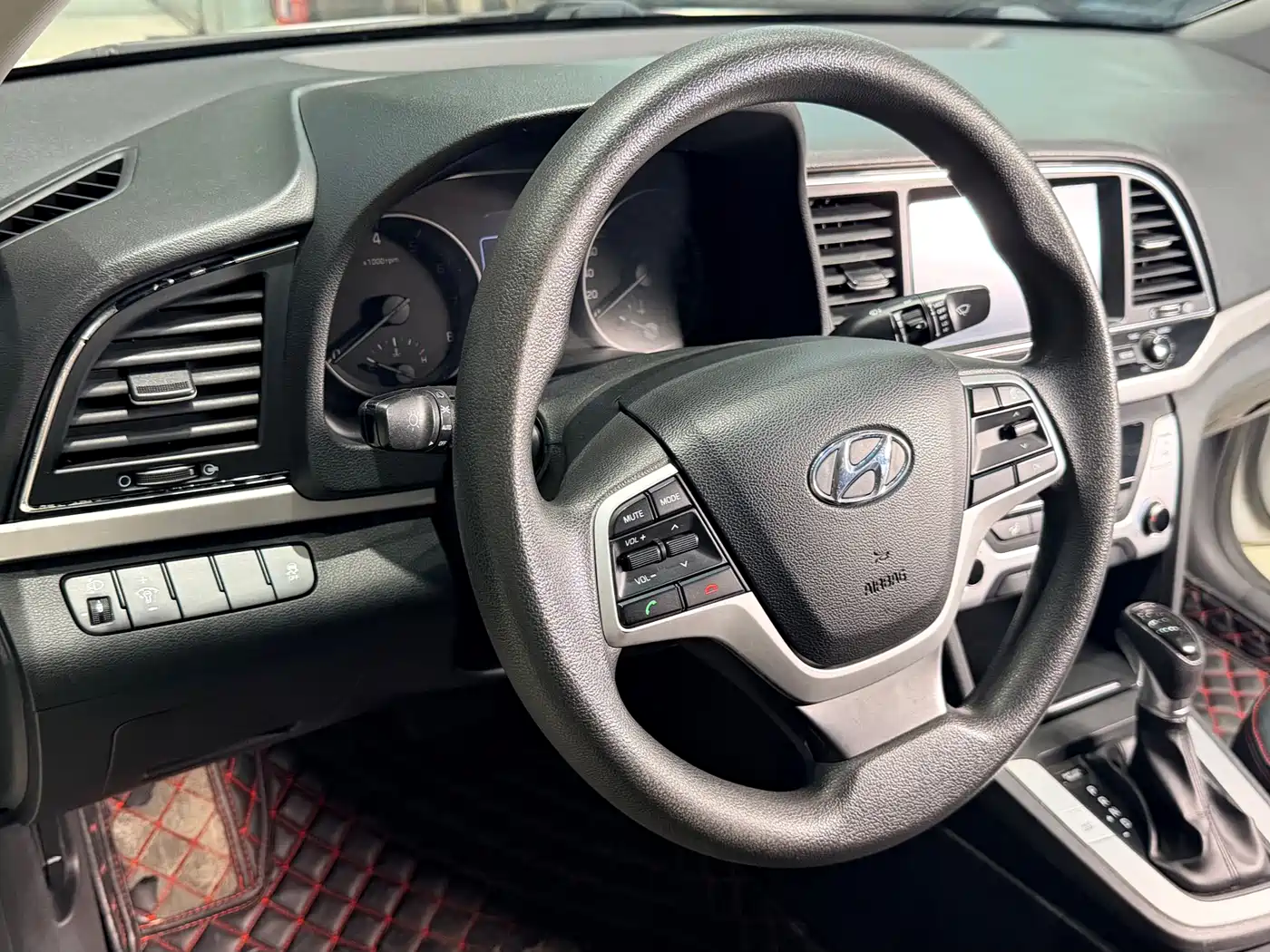 Hyundai Elantra 2016 Model 1.6L Automatic Smart Elite фото 10