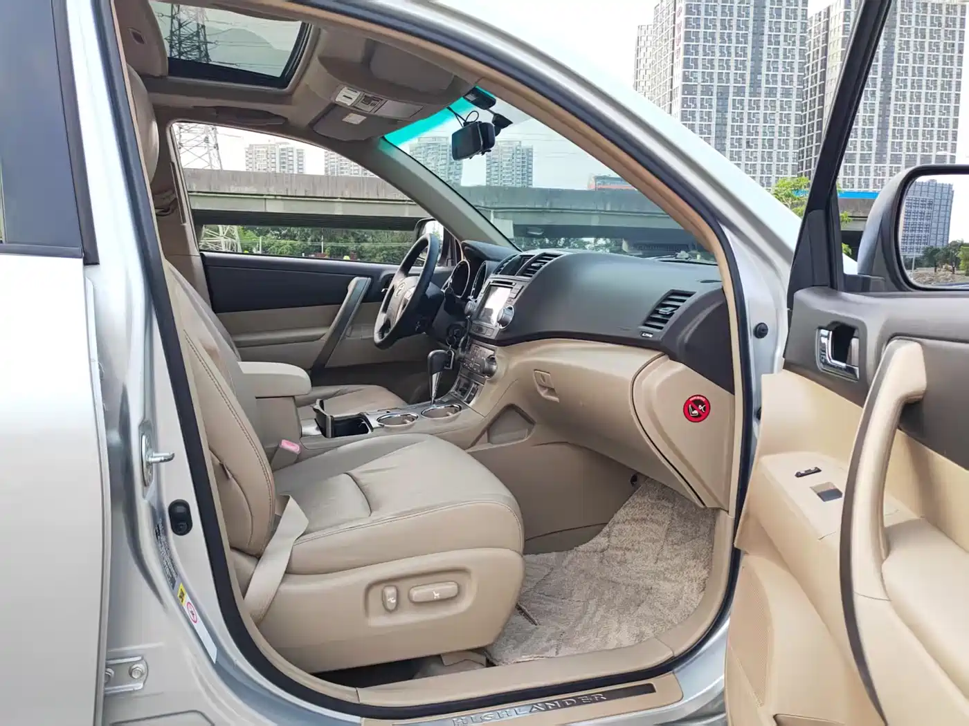 Toyota Highlander 2011 2.7L 2WD 7-seat Luxury фото 9