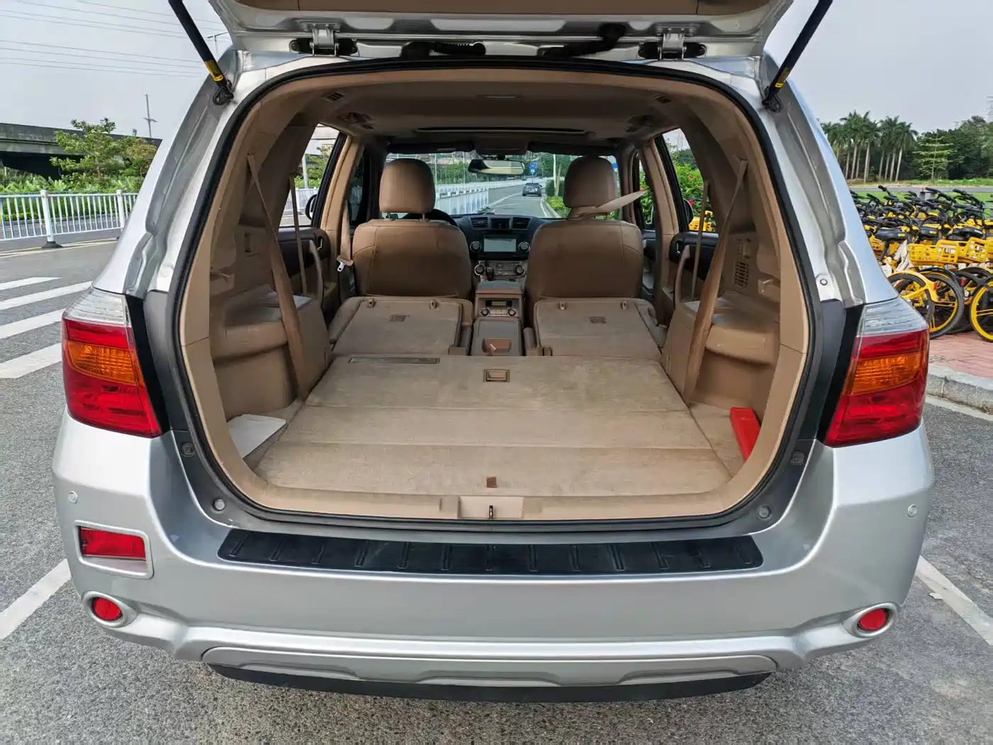 Toyota Highlander 2011 2.7L 2WD 7-seat Luxury фото 17