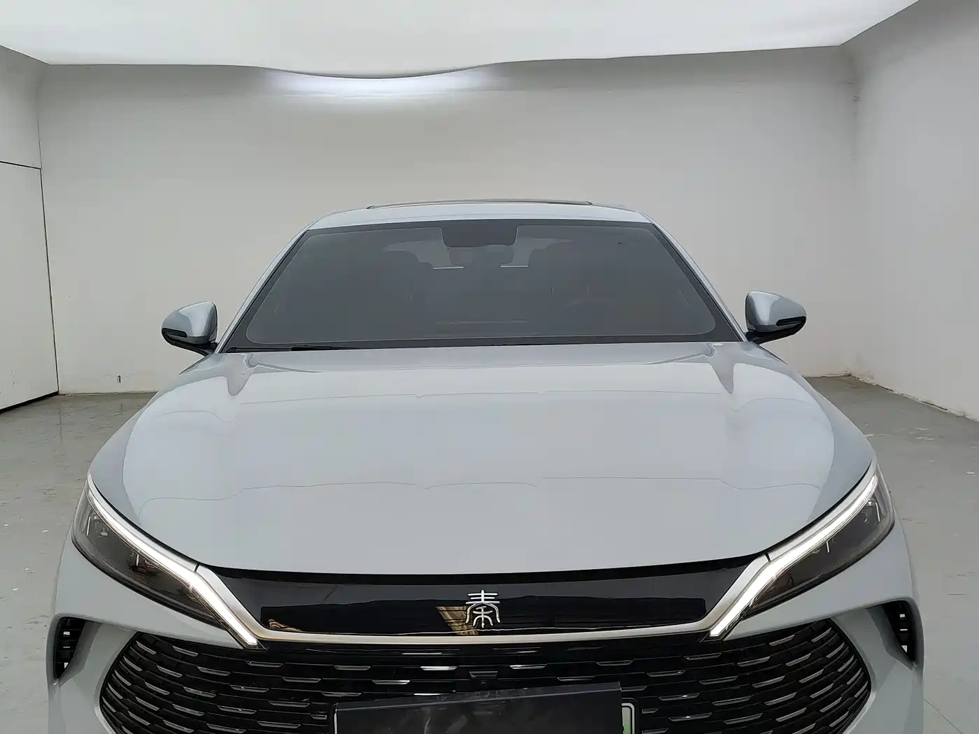 BYD Qin L 2024 DM-i 120KM Leading фото 2