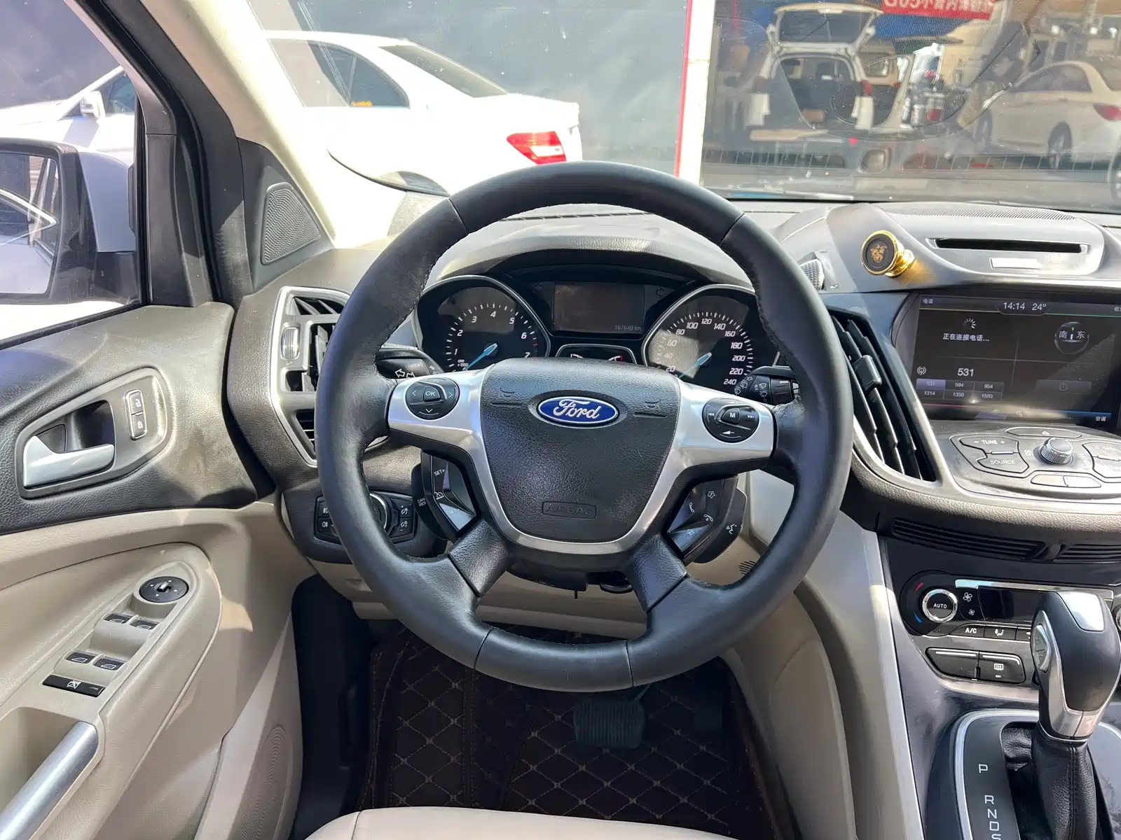 Фото 14 - Ford Kuga