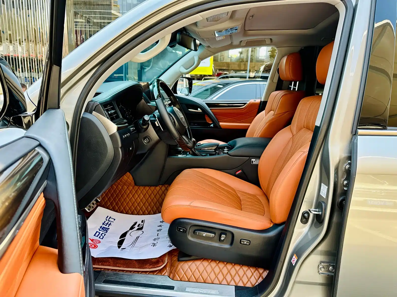 Фото 5 - Lexus LX