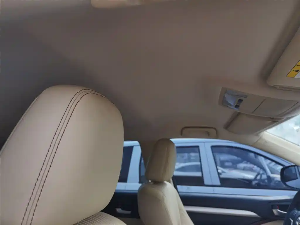 Toyota Highlander 2015 2.0T FWD Elite Edition 5-seater фото 18