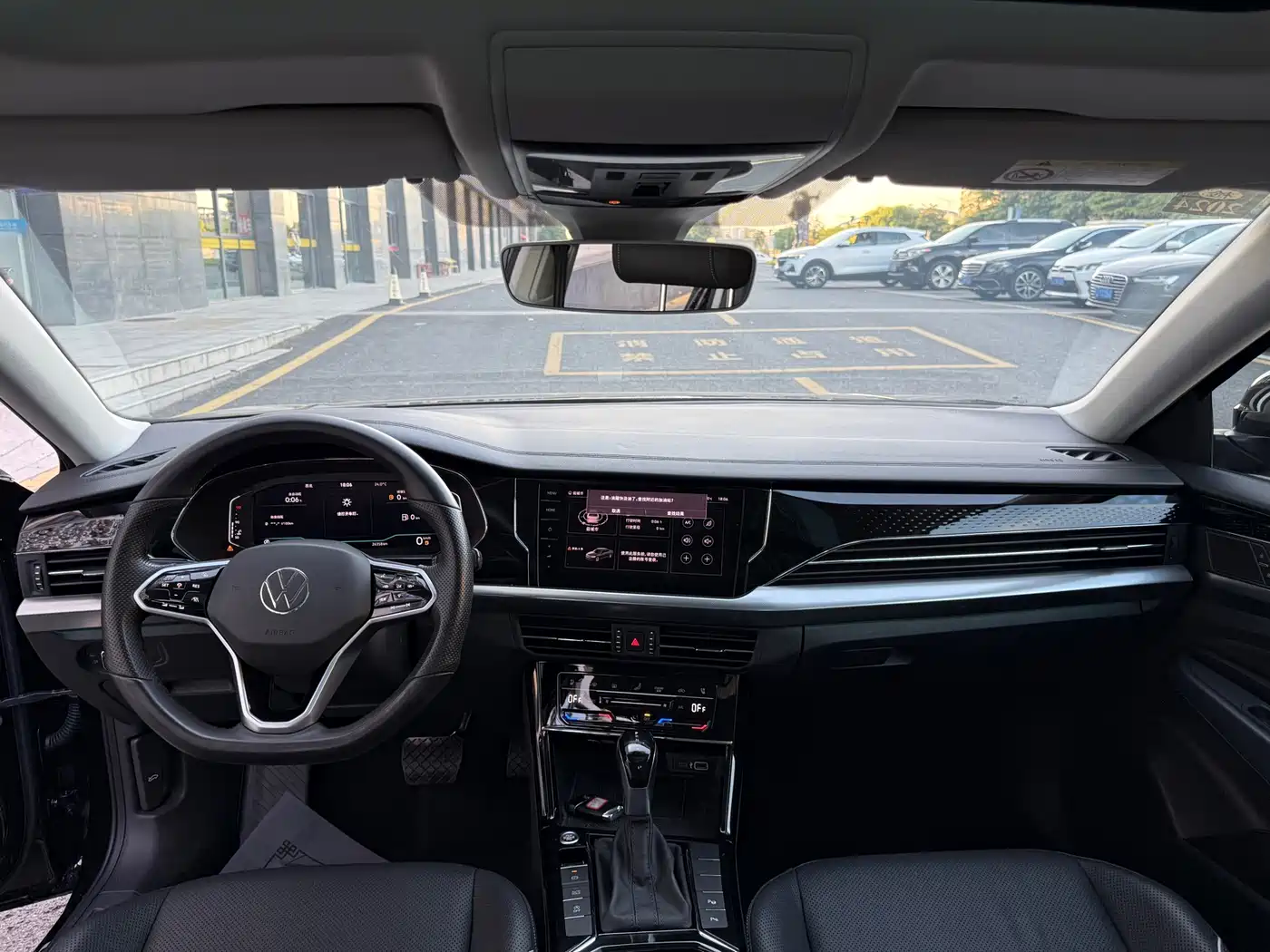 Volkswagen Passat 2022 330TSI Starlight Luxury Edition фото 6