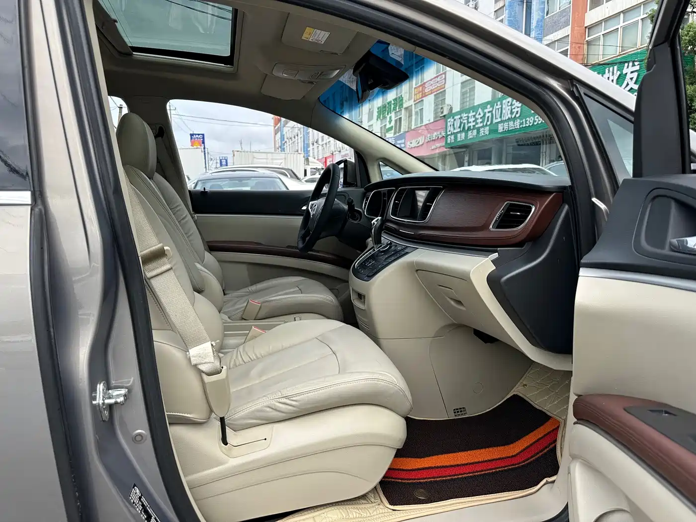 Фото 11 - Buick GL8
