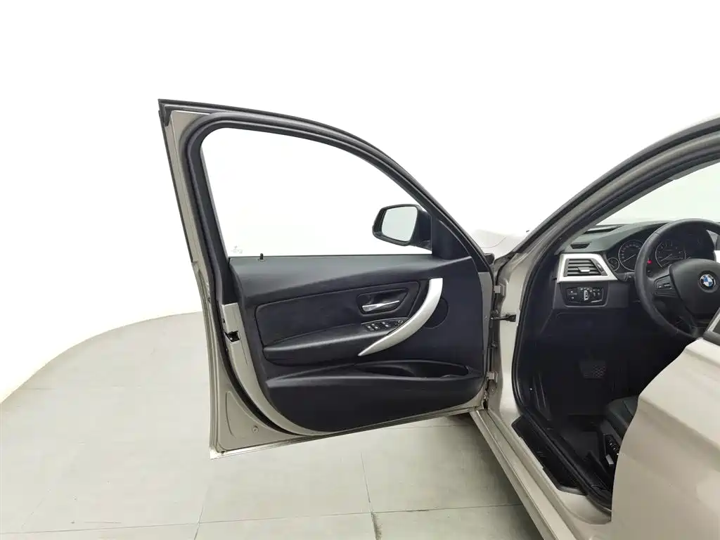 BMW 3 Series 2013 320i Progressive фото 8